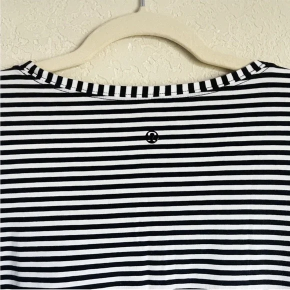 Lululemon weekend stripe black white gray long sleeves curve hem - Picture 3 of 3